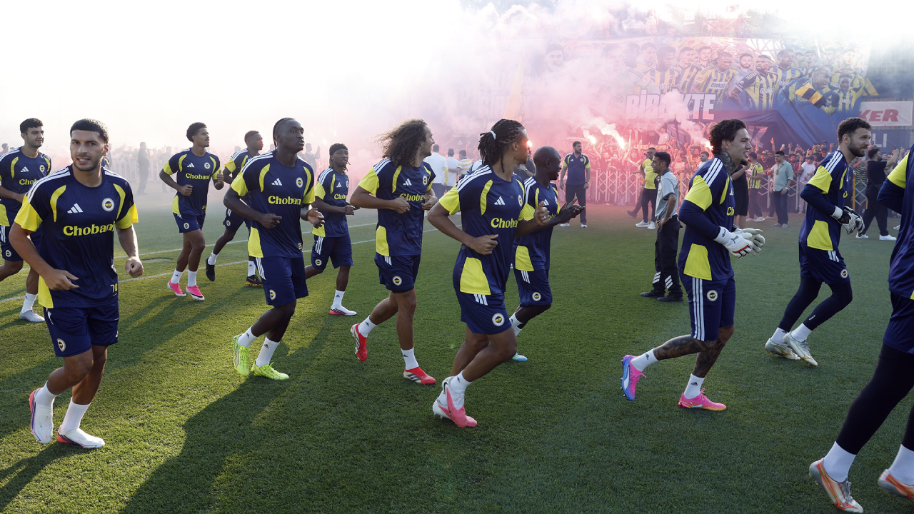 Fenerbahçe'nin UEFA kadrosunda dikkat çeken değişiklik!