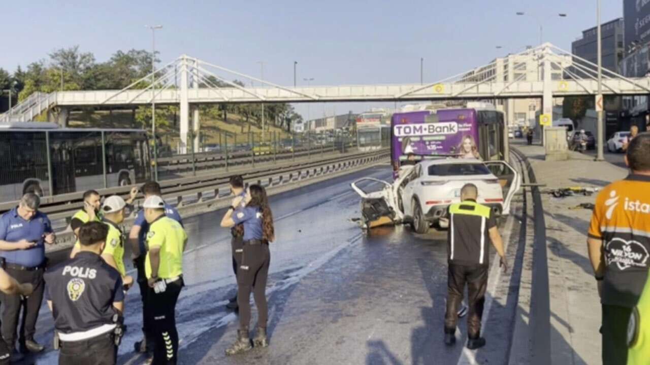 İETT otobüsüne arkadan çarptı: 3 kişi hayatını kaybetti