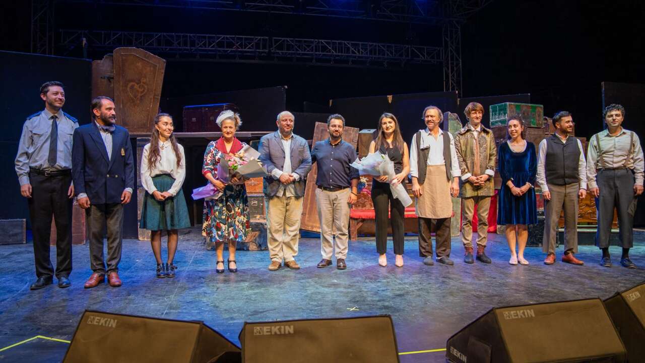 10 sezondur kapalı gişe oynayan "Cimri" Bursa'da ayakta alkışlandı