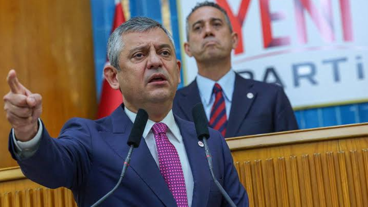 Özgür Özel'den 'çerçeve yasa'ya ilk tepki: 'Boş kâğıda imza toplayıp sır gibi sakladılar!'