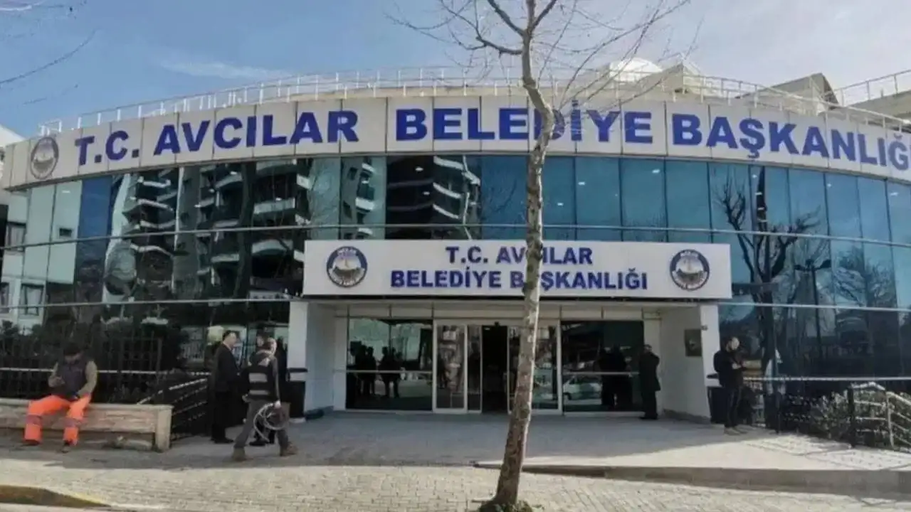 Avcılar Belediyesi'ne operasyonunda gözaltına alınan 12 kişi adliyeye sevk edildi