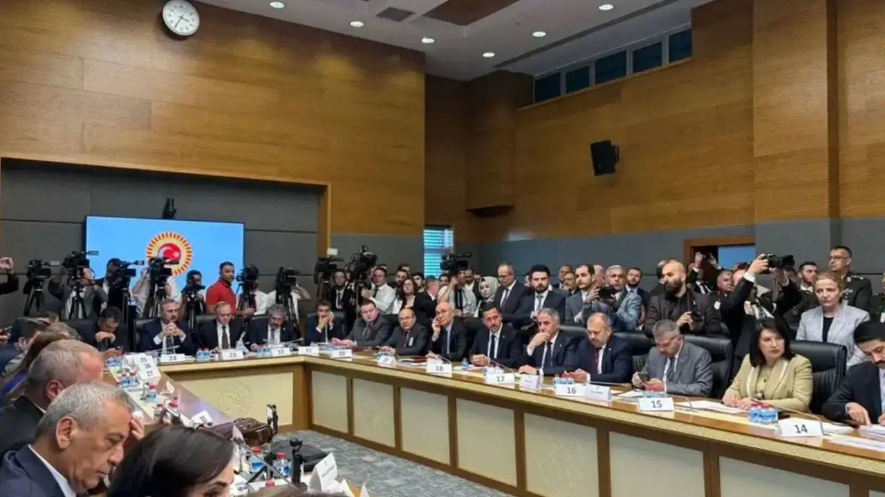 Kavga, tartışma gerilim: Çerçeve yasa teklifi komisyondan geçti
