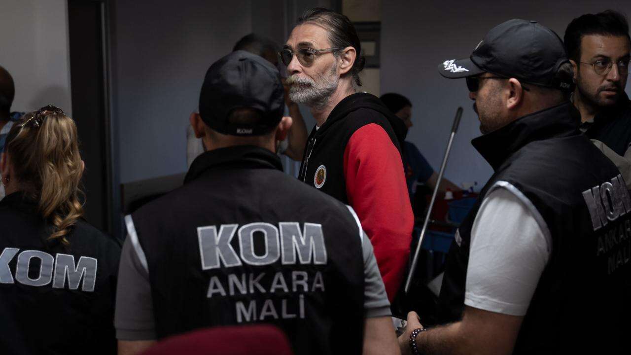 YENİ Parti'den Erdal Beşikçioğlu'na eleştiri: Böyle kamu görevi mi olur?