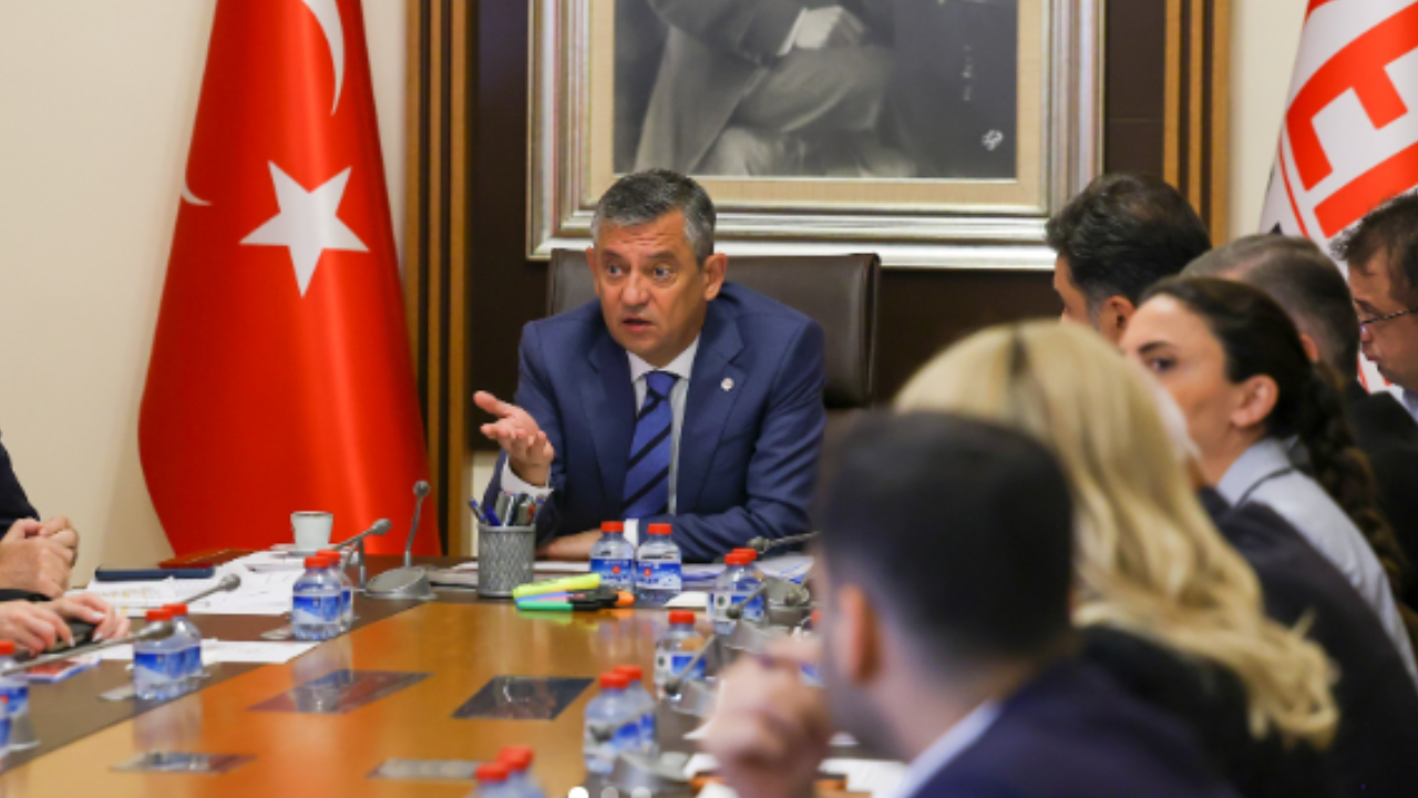 Özgür Özel MYK'yı topluyor: Yeni Parti’den 'çerçeve yasa' zirvesi