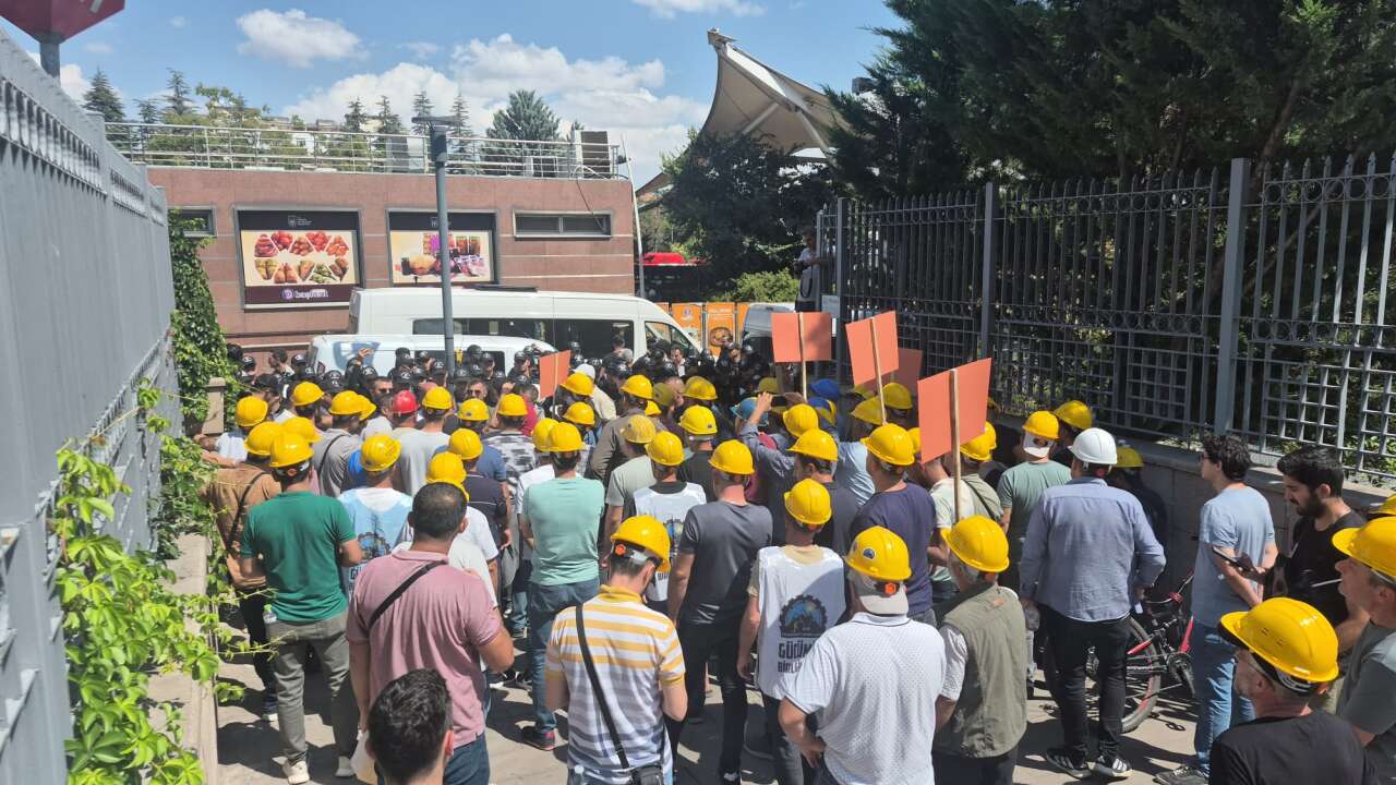 Enerji Bakanlığı önüne geldiler: Madenciler Ankara'da gözaltına alındı