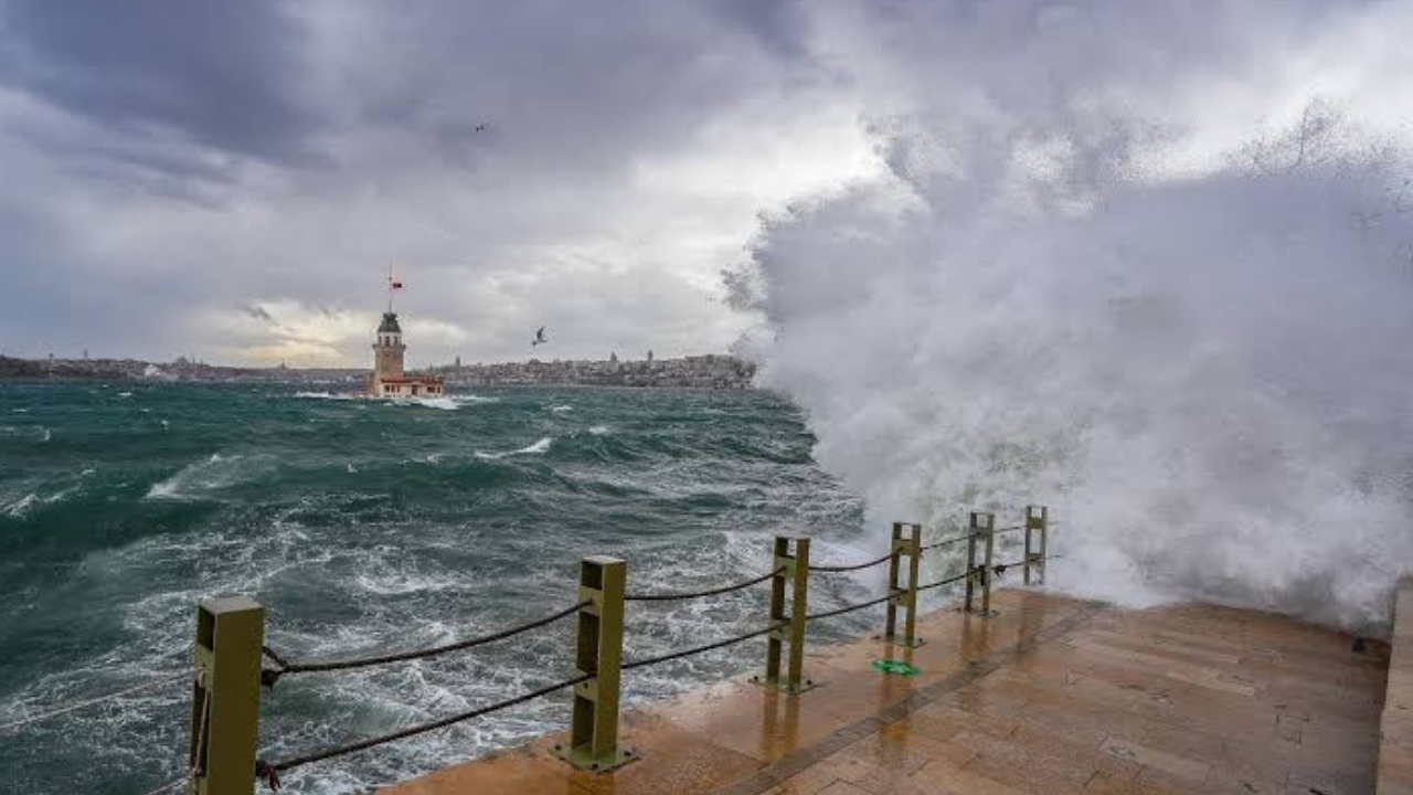 Tarih verildi, sıcaklara elveda: İstanbul'da fırtına bekleniyor