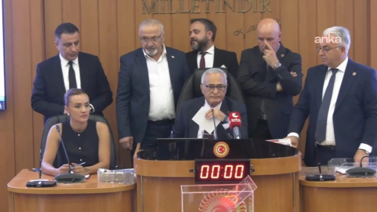 Etimesgut'ta AK Parti aday çıkarmadı: Yeni Parti ve CHP yarışıyor