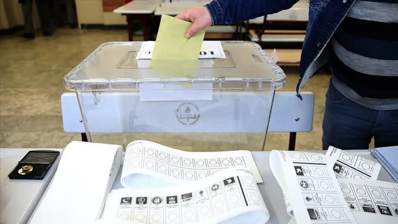Özgür Özel'in memleketinde seçim anketi: Birinci parti değişiyor
