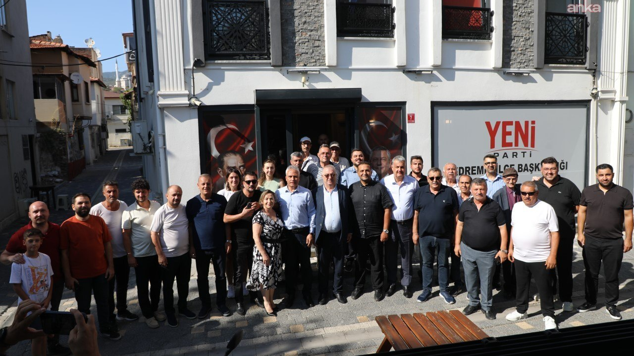 CHP'den istifa etmişlerdi: Edremit Belediye Başkanı ve 19 meclis üyesi YENİ Parti'ye katıldı