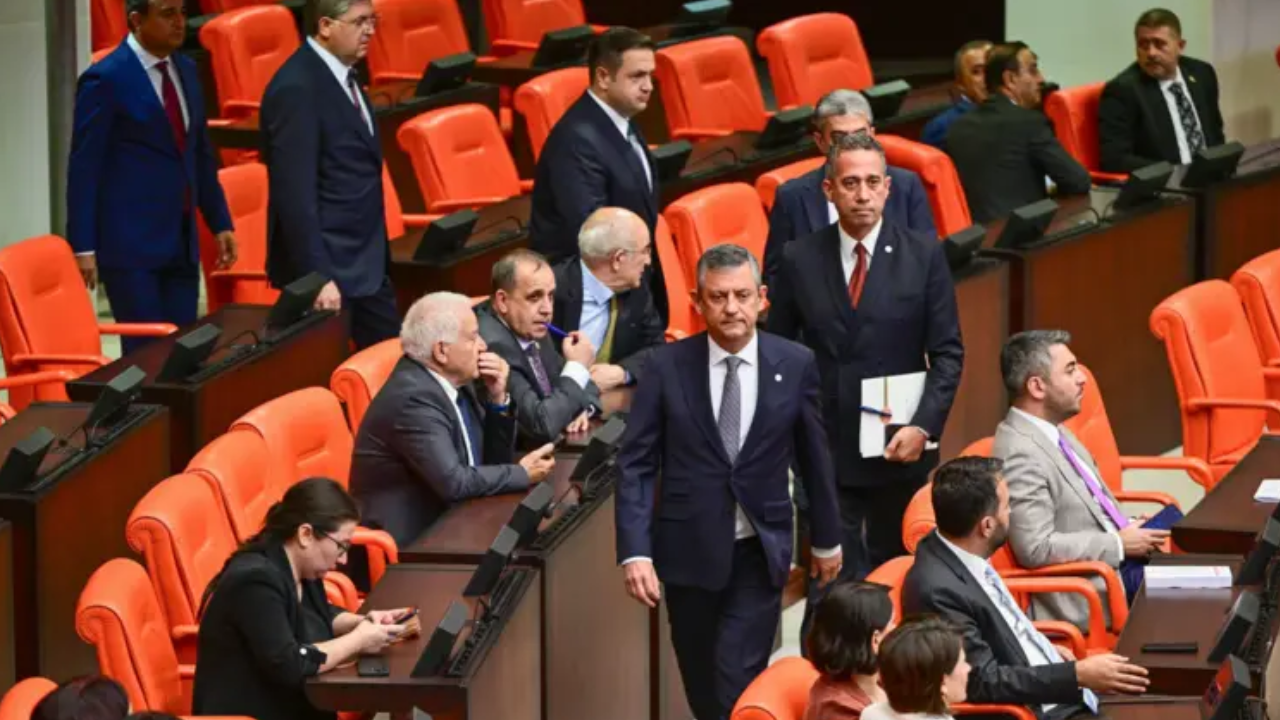 Yeni Parti’den 'çerçeve yasa' için dengeli tutum: Tuzakları boşa çıkarma hamlesi mi?