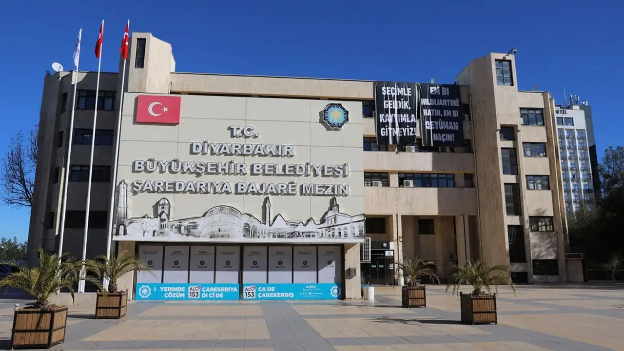 Evin Yelboğa kimdir?