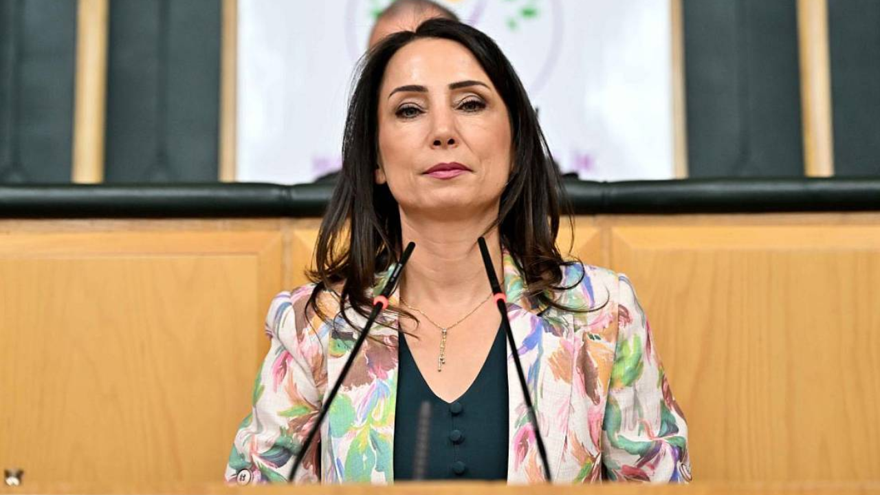 DEM Parti'den YENİ Parti’deki 'ret' oylarına ilk yorum: 'Tamamının 'evet' oyu vermesini beklerdik'