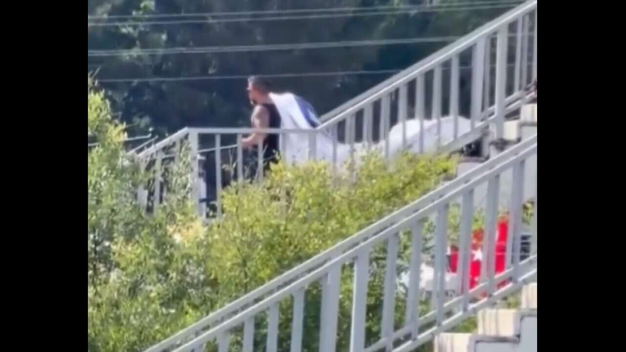 Erdoğan'ın pankartını indiren yurttaş tutuklandı