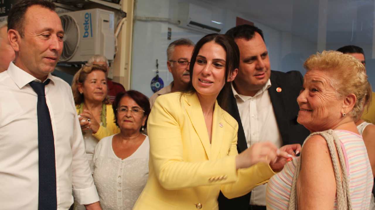 Dalaman Belediye Başkanı Sezer Durmuş 11 meclis üyesiyle YENİ Parti’ye katıldı