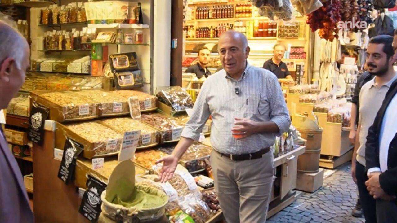 Kayyum Gürsel Tekin 'kına' buldu: ‘Birilerine göndermem gerekiyor’