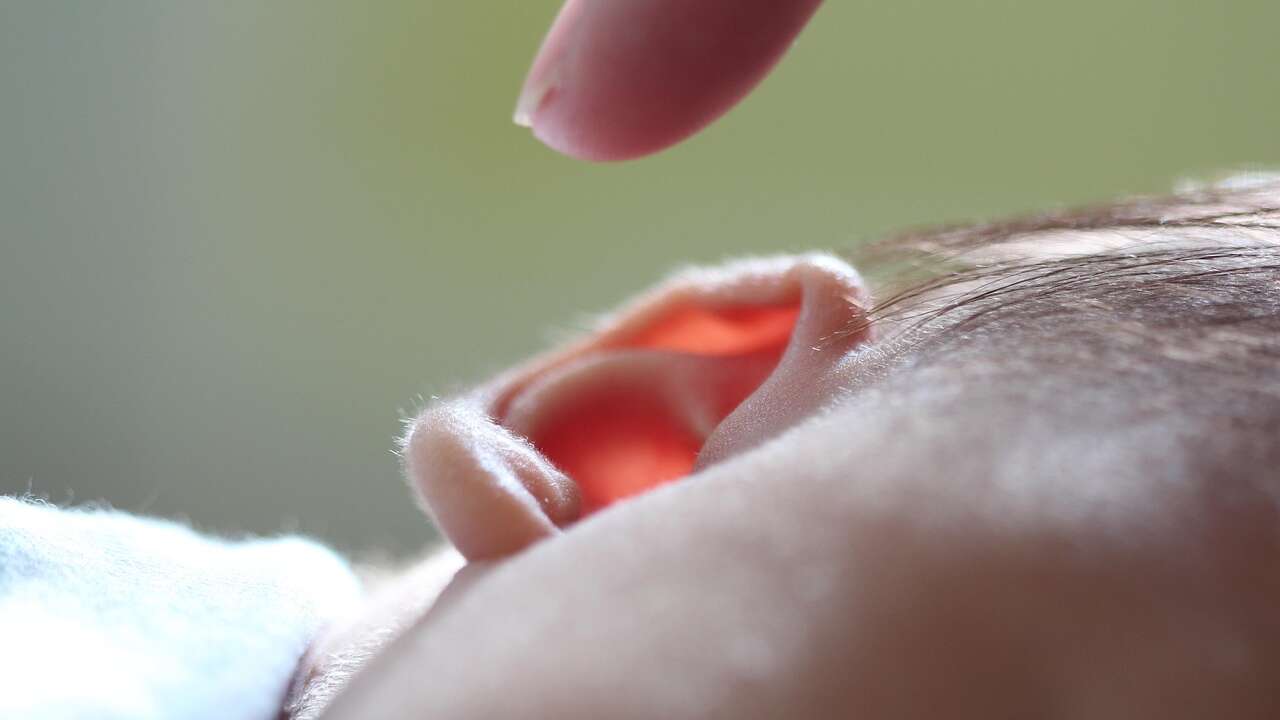 Tatilde neden kulak iltihabı oluyoruz? Uzmanı 6 hatayı anlattı