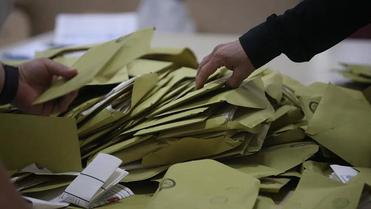 Gençlerin tercihi dengeleri değiştirecek: Son ankette YENİ Parti açık ara zirvede