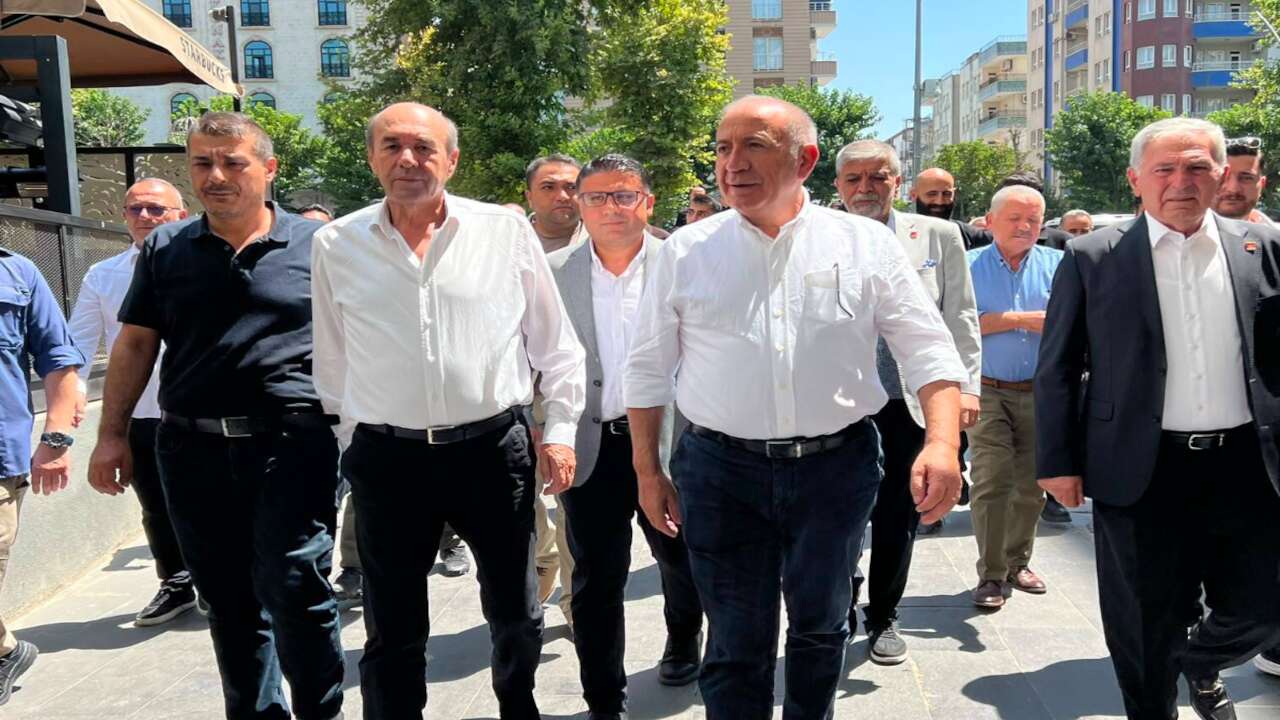 Kayyım Gürsel Tekin, YENİ Partiye geçenlere 'dolandırıcı' dedi
