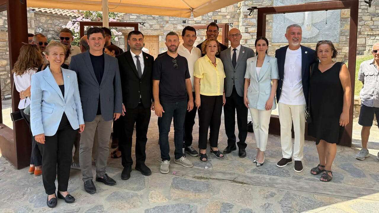 Datça Belediye Başkanı Aytaç Kurt ve meclis üyeleri YENİ Parti'ye katıldı