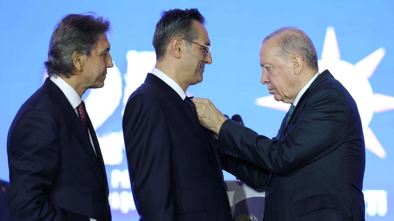 Peş peşe transferler AK Parti içinde kriz yarattı