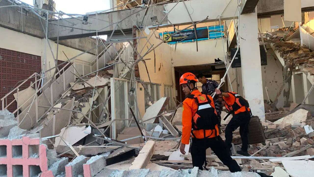 Endonezya'daki 7,7’lik depremde ölenlerin sayısı açıklandı