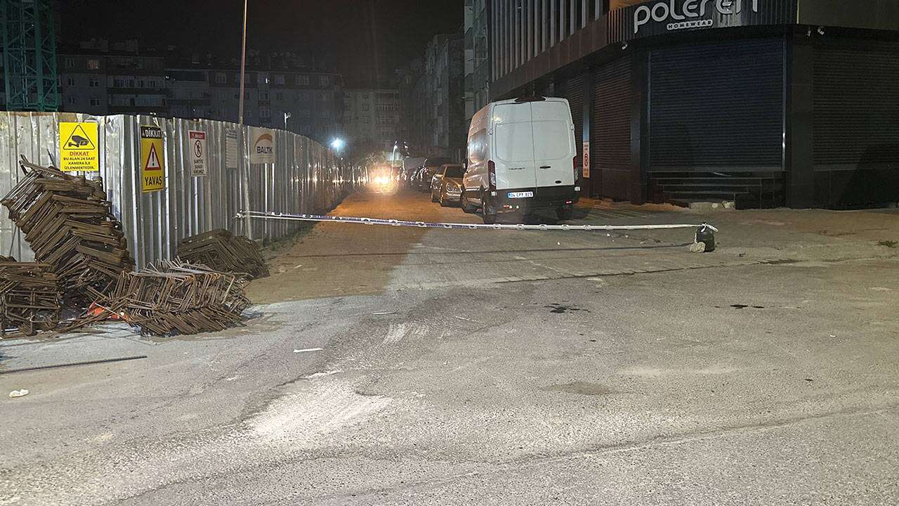 İstanbul’da toprak kayması: Sokak kapatıldı!