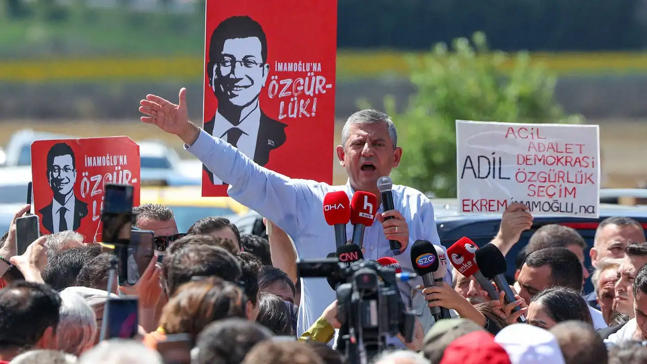 Özgür Özel İBB Davası hakimine ateş püskürdü: Cirmi kadar yer yakar