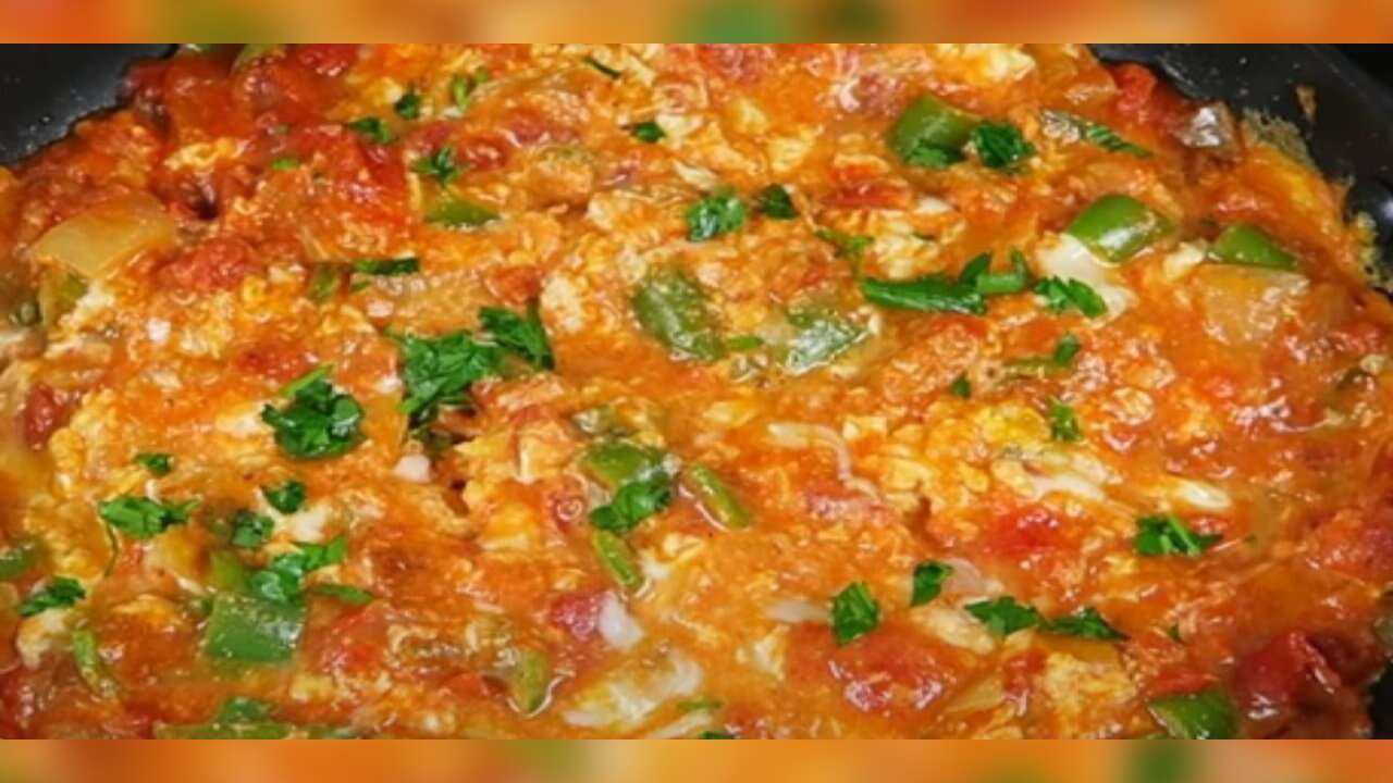 Menemen pişirirken tavaya 1 çay bardağı ilave edin menemen kuru olmasın