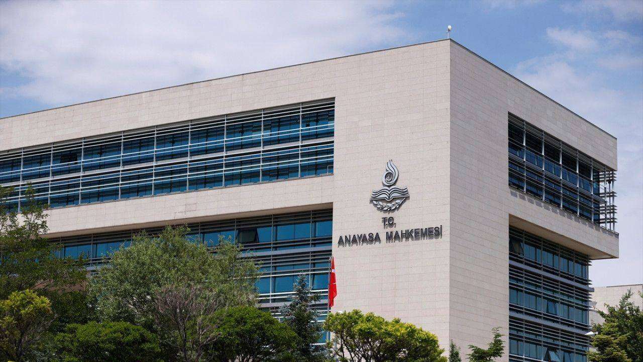 AYM ilk 6 ayda AK Parti ve MHP’ye 71 kere ‘dur’ dedi