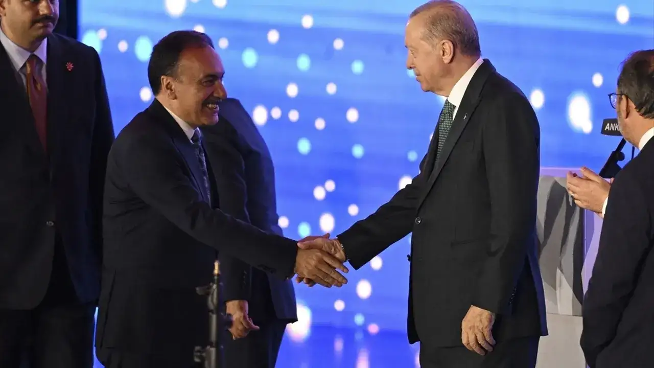 AK Parti'ye geçti ama soru önergeleri bakanların önünde: Hayat pahalılığı, yurt sorunu, adaletsizlik...