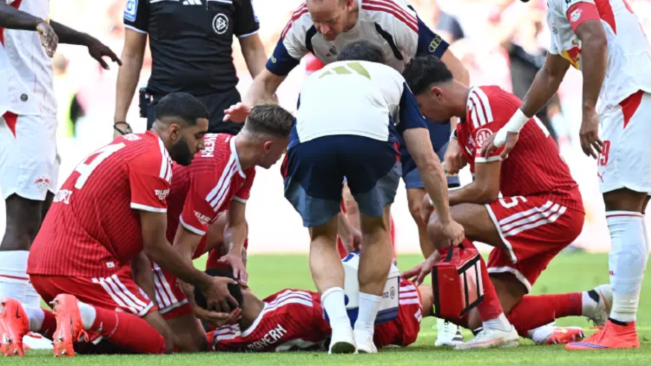 Dünyaca ünlü futbolcu bir kez daha korkuttu! Sahada ikinci kez bayıldı; bilincini kaybetti