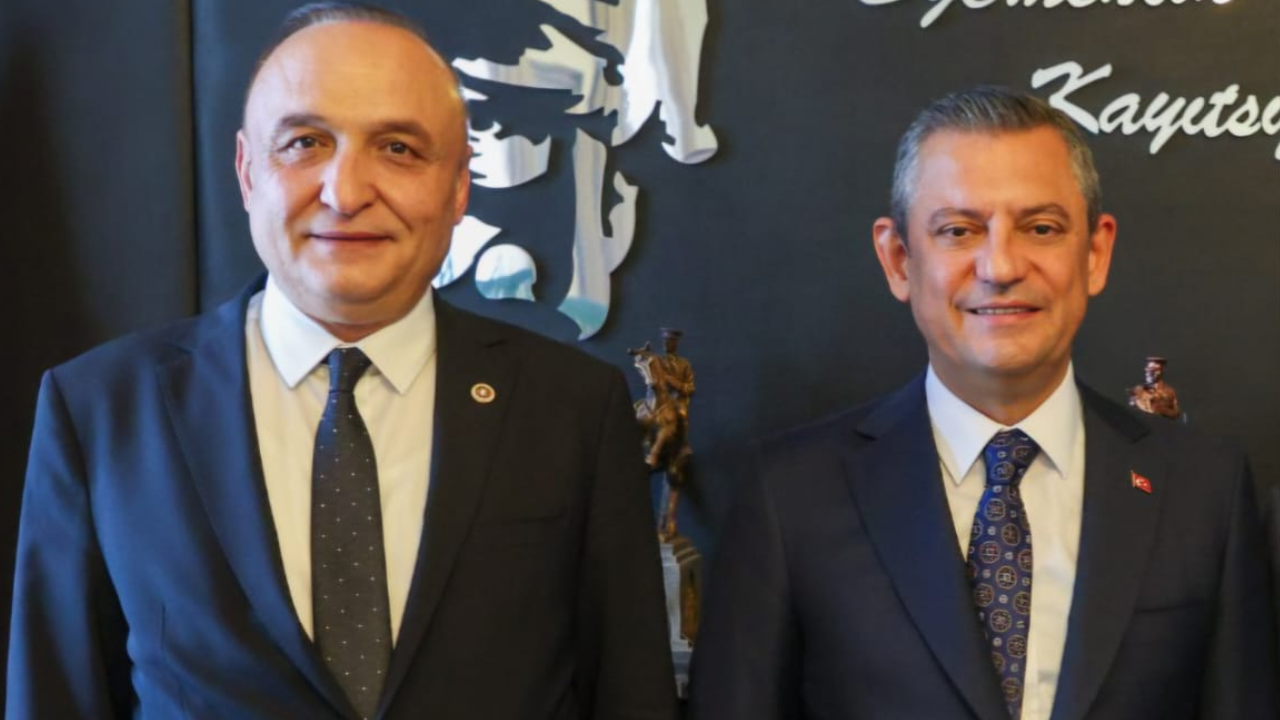Melih Meriç'e bıçaklı saldırı sonrası Özgür Özel'den tepki: Zorbalığın gölgesinin düşmesini kabul etmeyiz