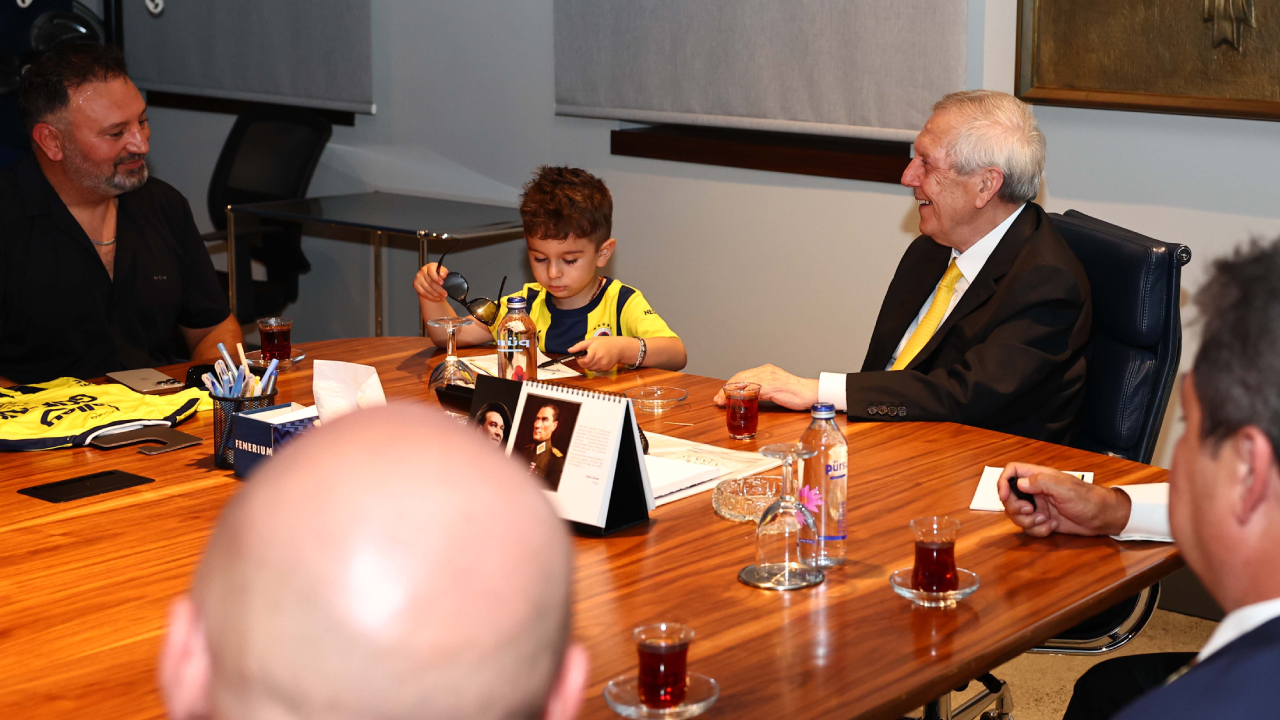 Gençlerbirliği maçında forması çıkarılmıştı: Minik taraftar Göktuğ, Aziz Yıldırım'ın konuğu oldu