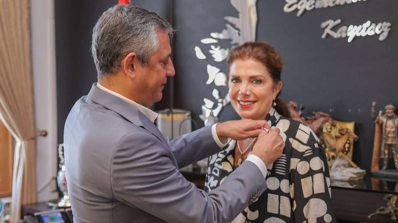 Ahmet Taner Kışlalı'nın eşi Nilüfer Kışlalı YENİ Parti'ye katıldı