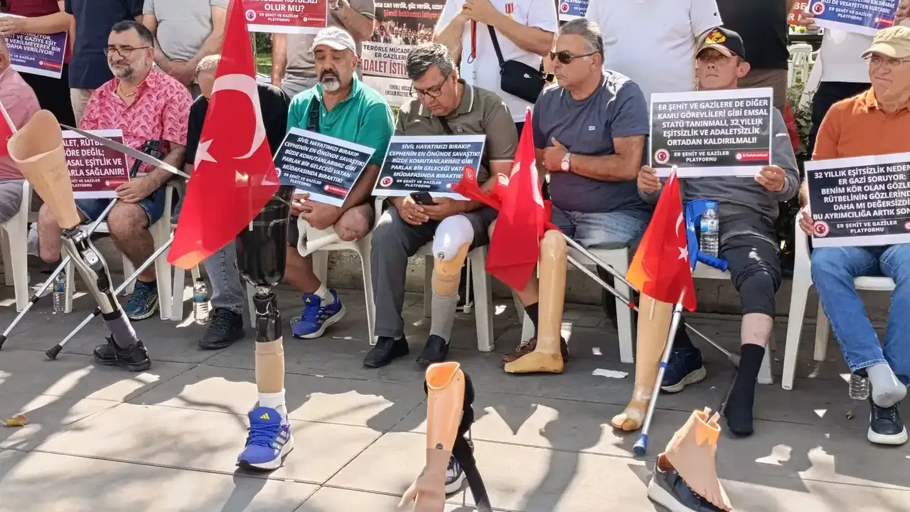 Gazi Rehabilitasyon Merkezi önünde abluka: Parktan atılan gaziler İçişleri Bakanlığı'na yürümek istiyor