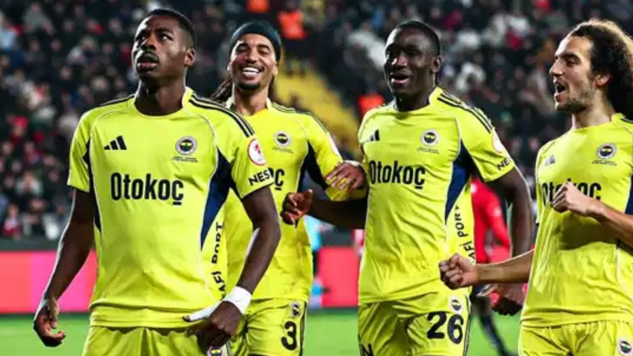 Fenerbahçe bir ayrılığı daha duyurdu: O isim de İngiltere'nin yolunu tuttu
