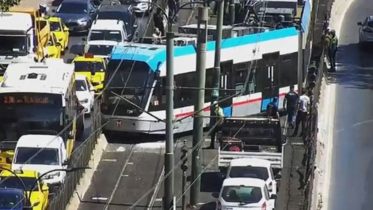 Kabataş-Bağcılar Tramvayı raydan çıktı