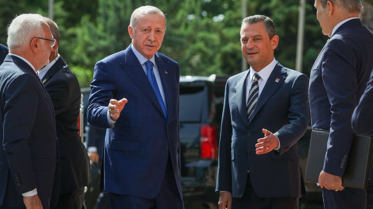Gençlerin en beğendiği siyasetçiler belli oldu: Genel başkanlar, vekiller, bakanlar...