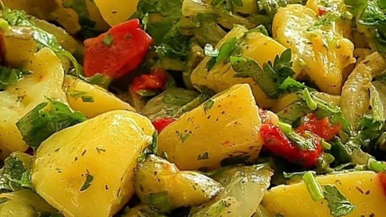 Kaseye 1 kaşık ekleyin - Patates salatasını lezzetlendiren tüyo!