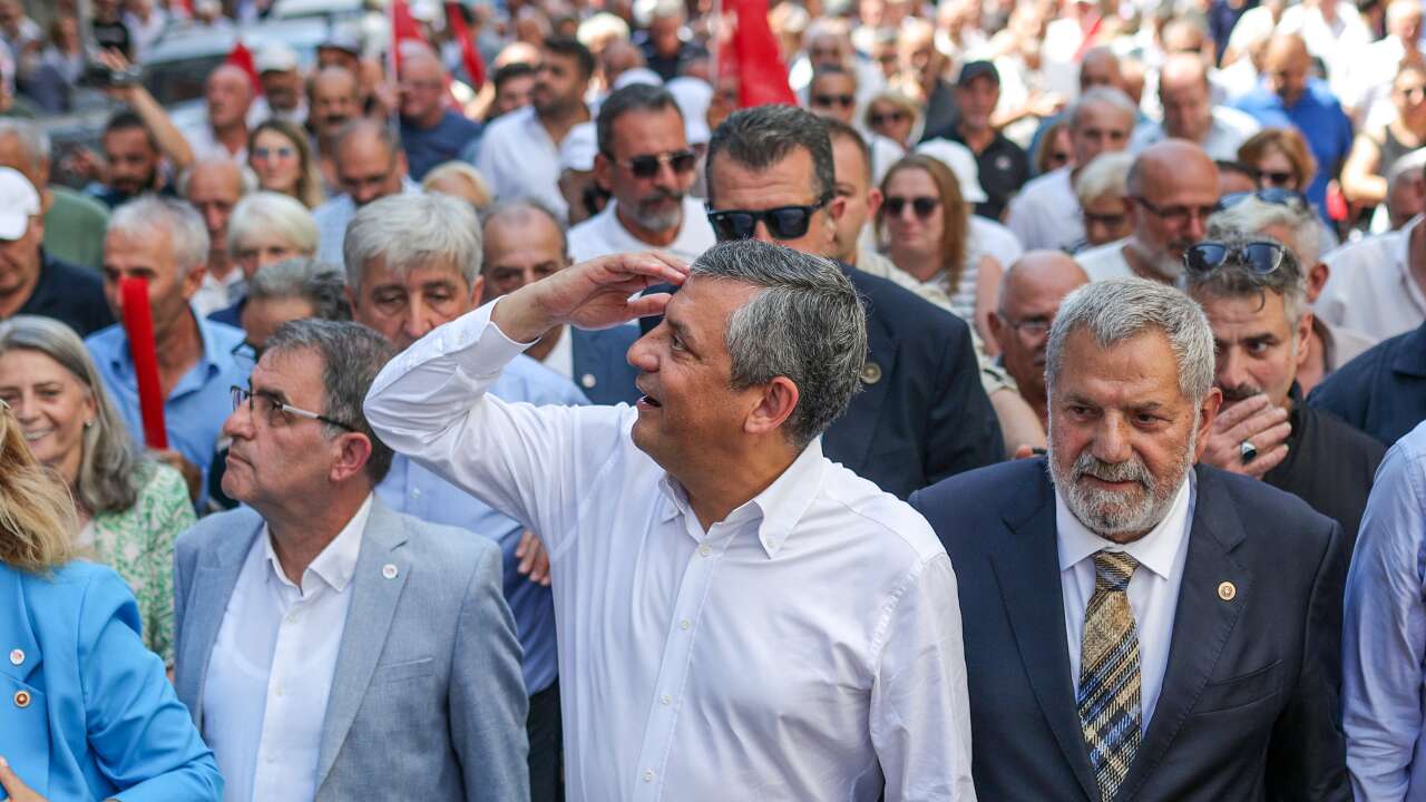 Özgür Özel Erdoğan'ın memleketinde: Belediyeleri transferlerle kazanamazsınız