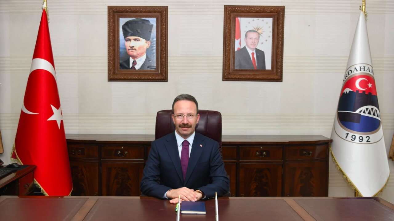 Validen Işıklar yanmıyor diyen çocuklara tuhaf yanıt: Parmağını şıklat