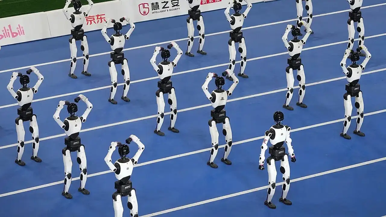 İnsansı robot en önemli rekoru kırdı: En hızlı atlet artık o