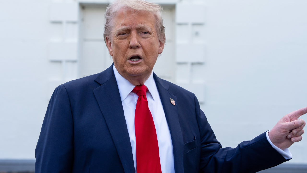 Trump’tan komşusuna 'vergi' sopası: Yüzde 50 tarifeyi duyurdu