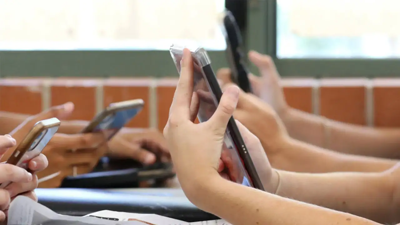 Liselerde cep telefonu yasaklandı