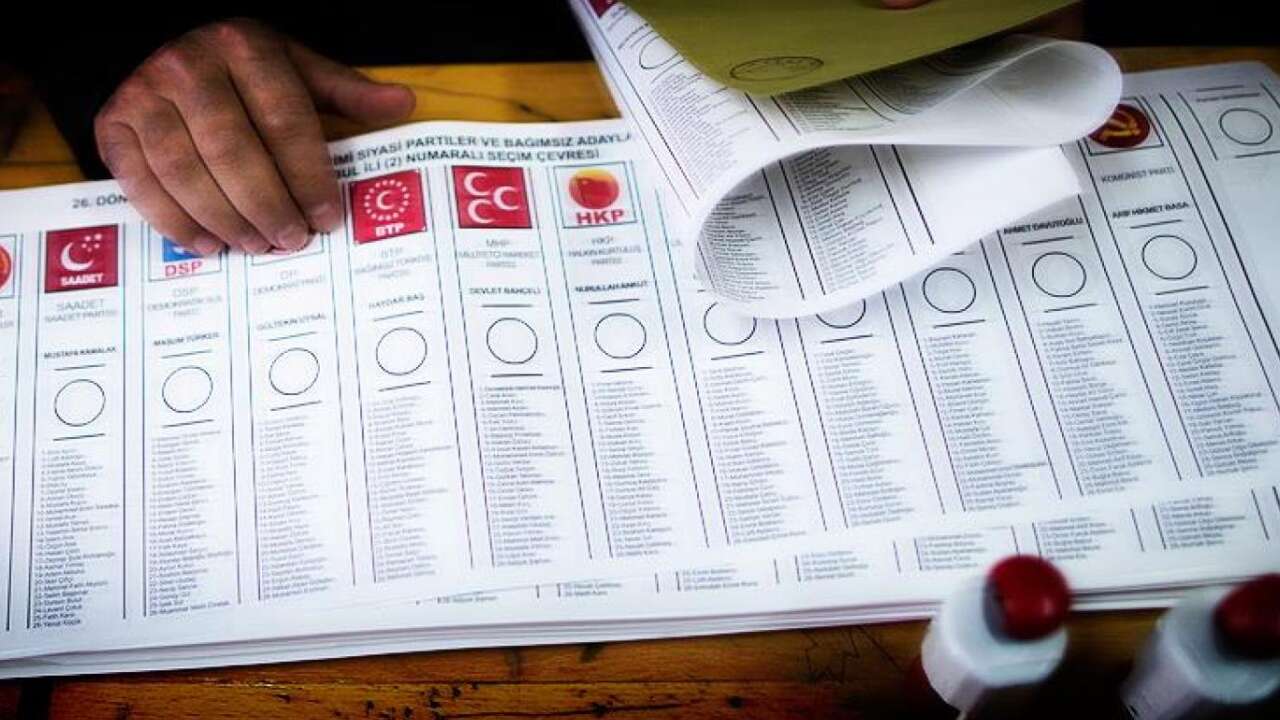 Son anket: Seçmen 'transferlere' tepkili, 6 parti barajı aştı