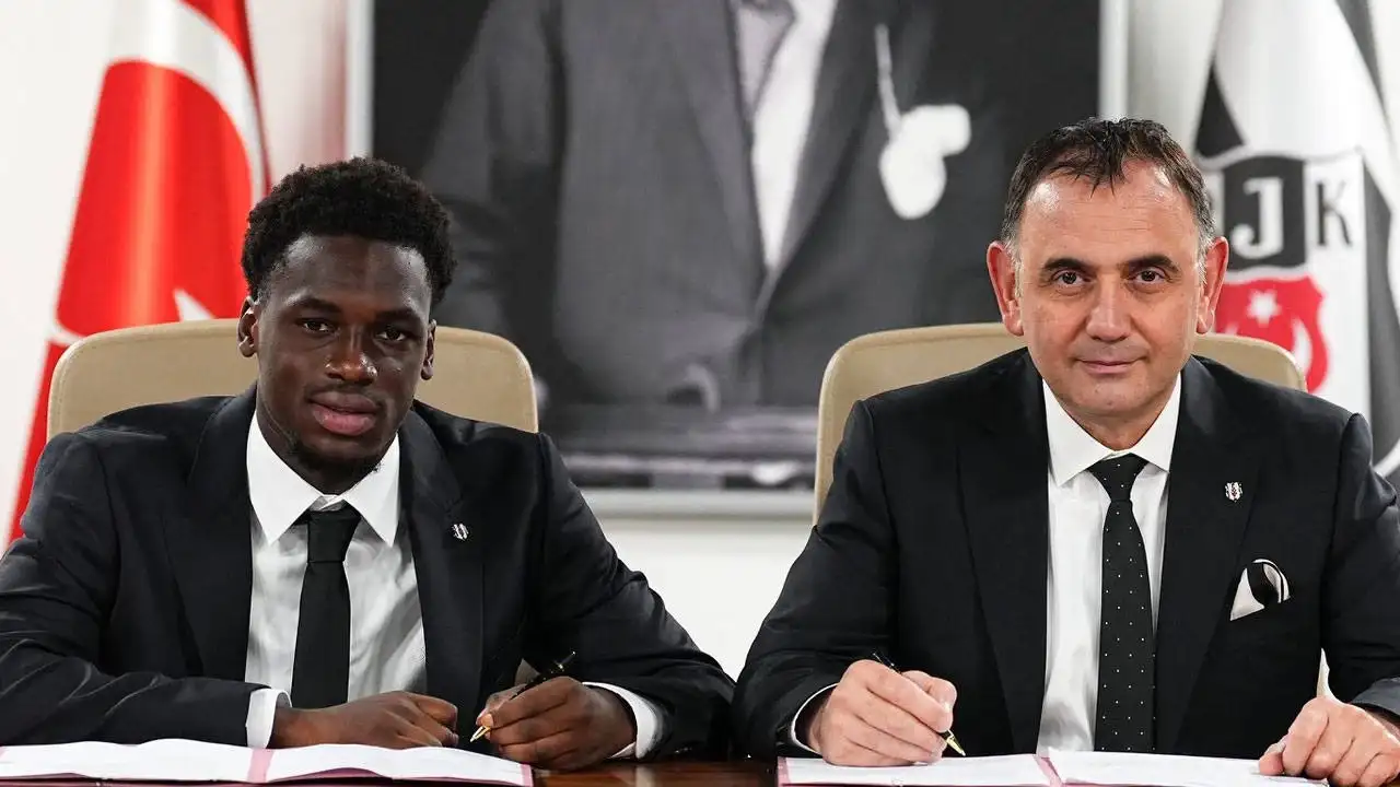 Beşiktaş, Leverkusen forması giyen Ernest Poku'yla sözleşme imzaladı