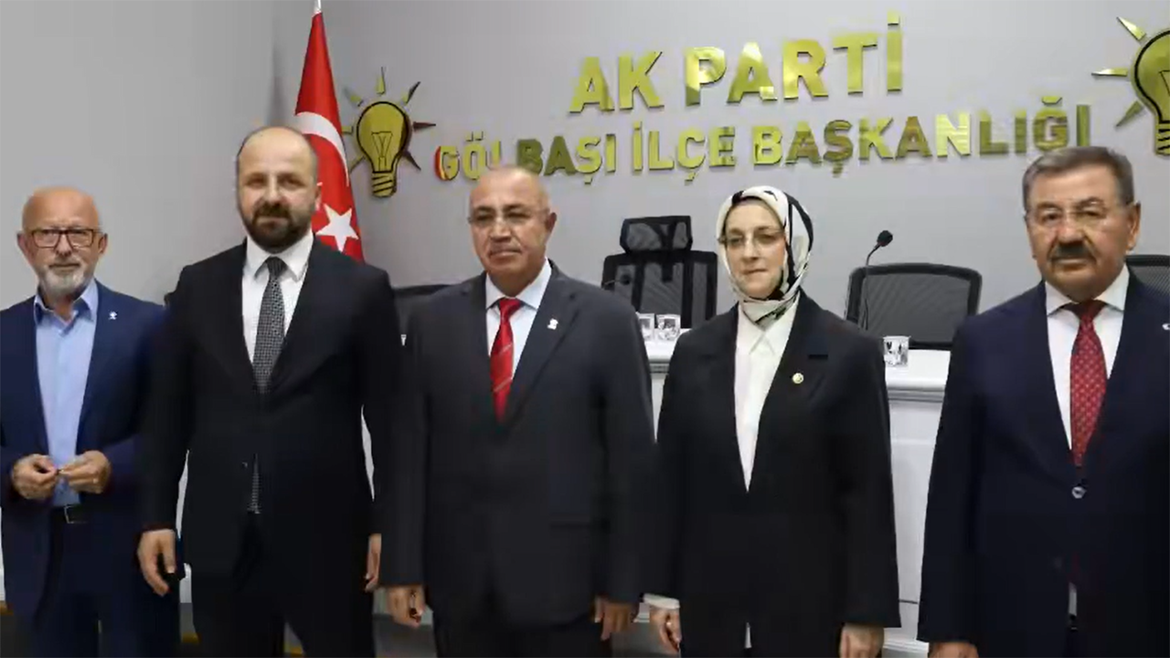 Ankara'da CHP'den istifa eden 6 meclis üyesi AK Parti'ye geçti