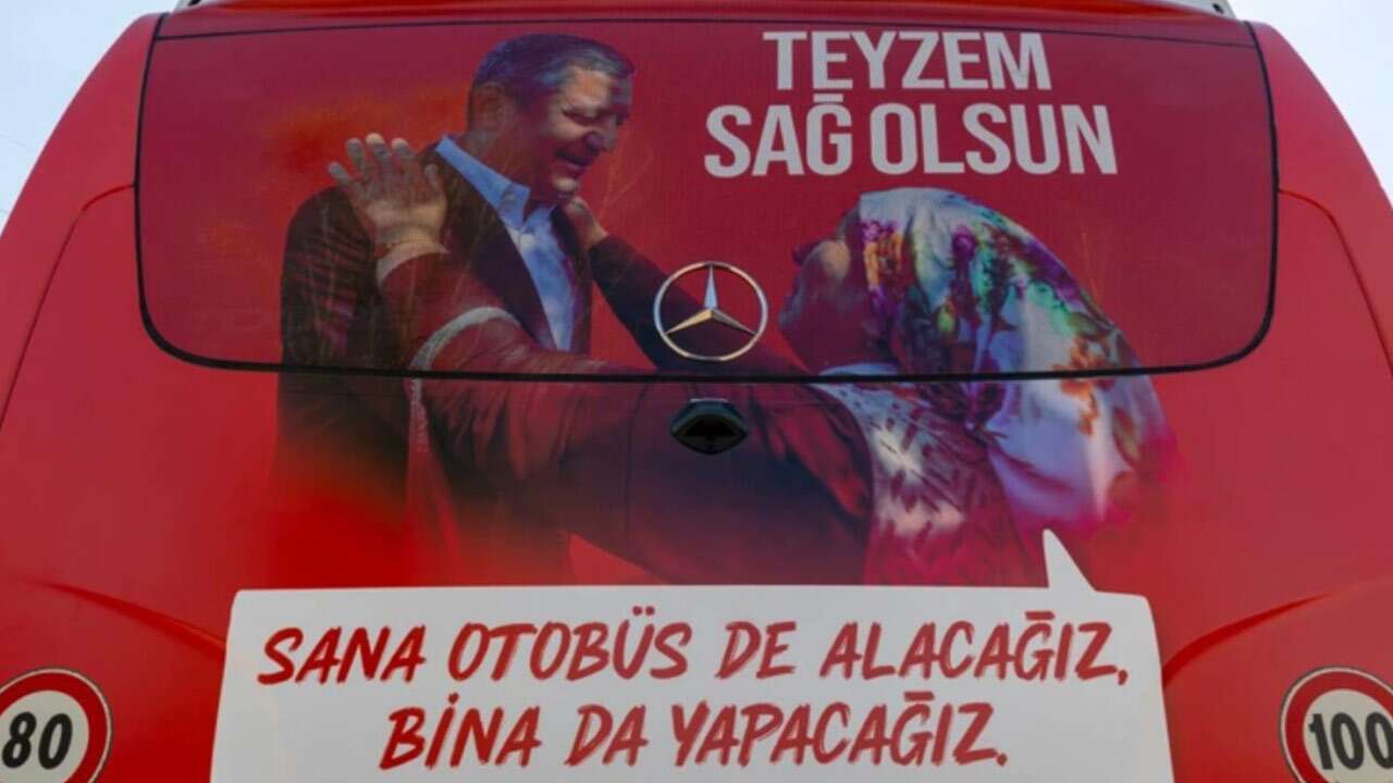 YENİ Parti’nin ilk otobüsünde fotoğrafı yer alan Ayşe Teyze konuştu:  Sözümün arkasındayım