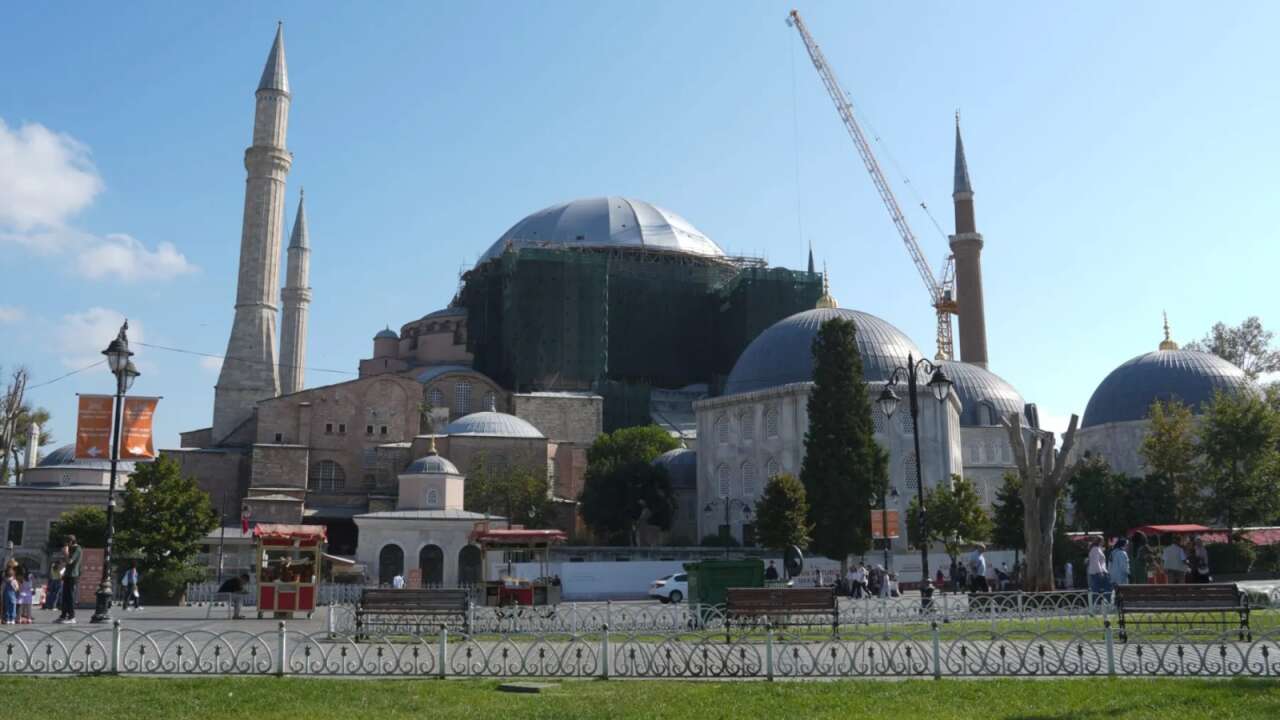 Ayasofya’da restorasyon devam ediyor: Kubbe, minare ve mozaikler güçlendiriliyor
