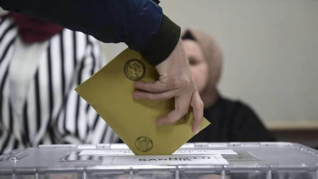 Son anket: Birinci parti 2 puan farkla değişti, 4 parti barajı aştı
